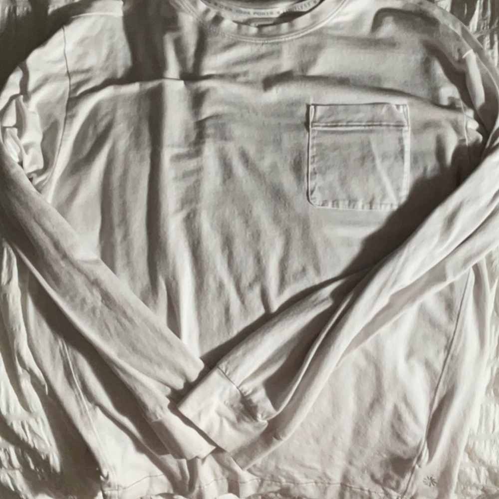 📣ATHLETA GIRL LONG-SLEEVE WHIT TOP WITH POCKET!📣